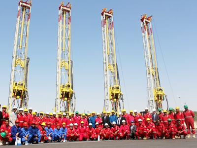 杨汉立应邀赴阿联酋参与公司水井钻机开工典礼